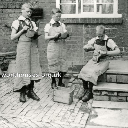 Pontefract Union Cottage Homes, Carleton - Polishing boots